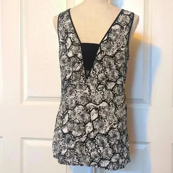 Express Snake Print Blouse - Picture 5 of 5